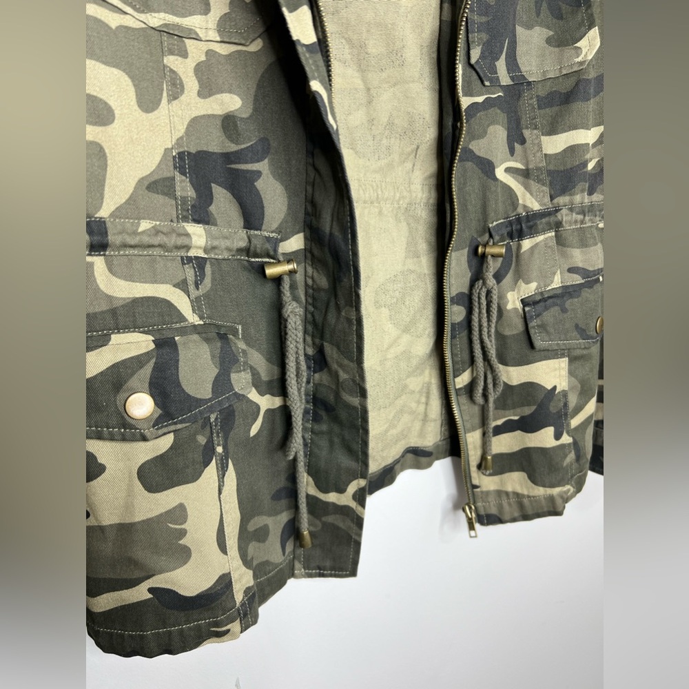 WINDSOR Camo zip up utility/military/cargo style jacket. Detachable hood. Med. - Picture 4 of 7